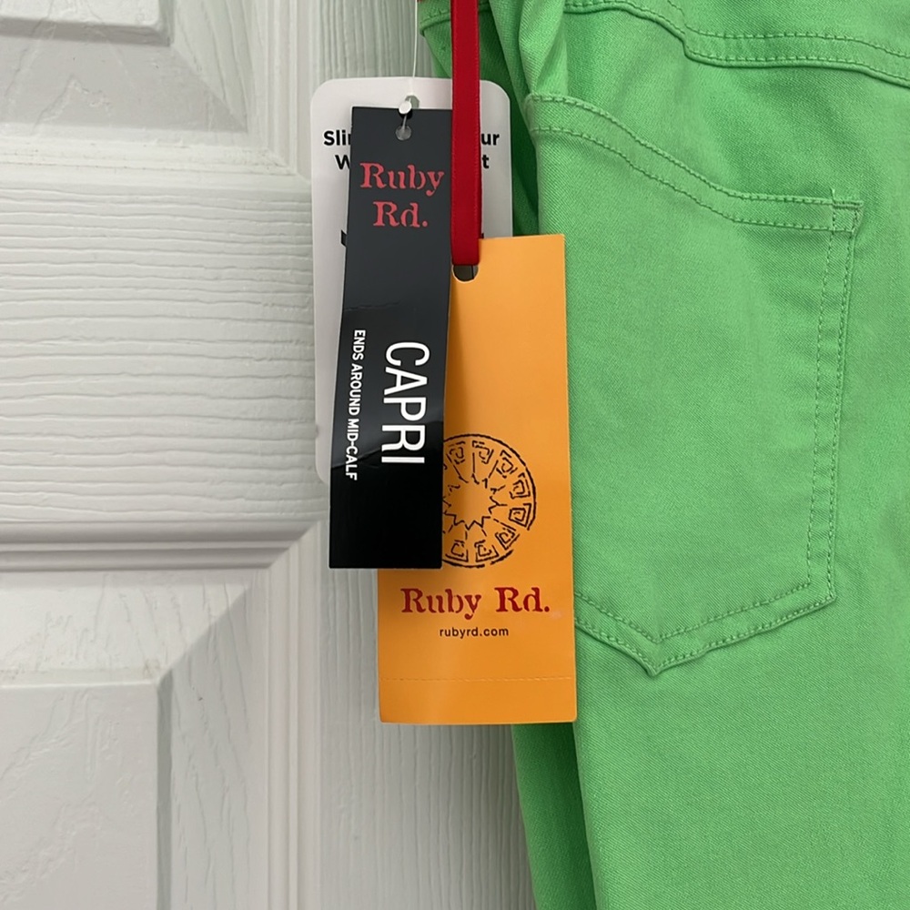 🌟🌟 NWT Ruby Rd Capri - Picture 2 of 6